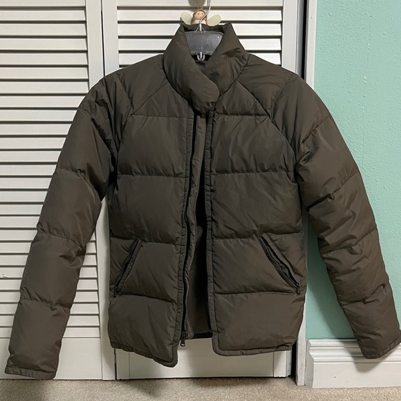 James Perse Jackets & Blazers - James Perse Yosemite Down Puffer Jacket size 1
EUC beautiful taupe color